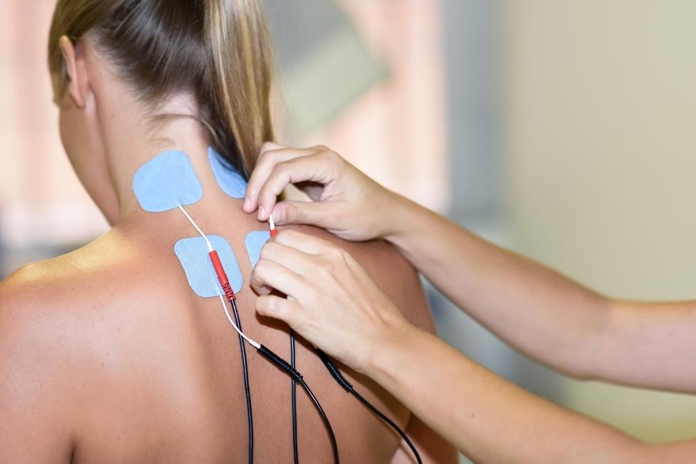 Áp dụng liệu pháp châm cứu trị vẹo cổ