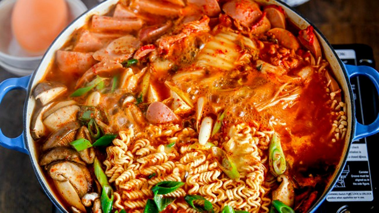 Ăn nhiều các loại đồ ăn cay nóng dễ bị nổi mụn